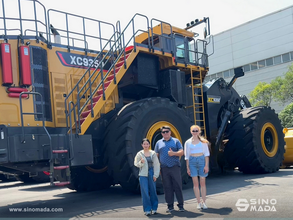 Russian Customers Visited XCMG Factory