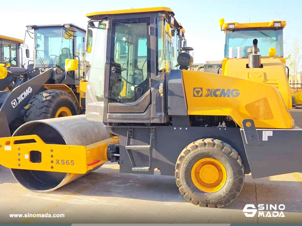Argentina - 1 XCMG XC740K & 1 XC7-TV12 Skid Steer Loader & 1 XS65 Road Roller