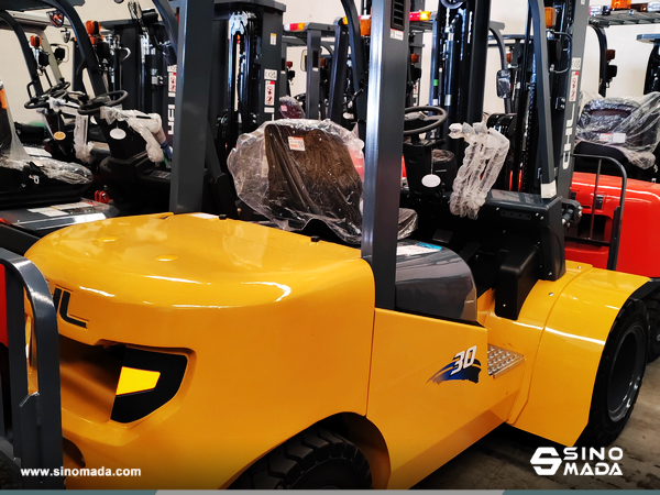 Sierra Leone - 1 Unit CHL CPCD30 Forklift