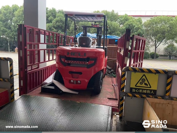 UAE - 1 Unit XCMG ZL50GN Wheel Loader & 1 XMR050 Road Roller & 1 XMR050 Road Roller & 1 HELI CPCD40 Forklift