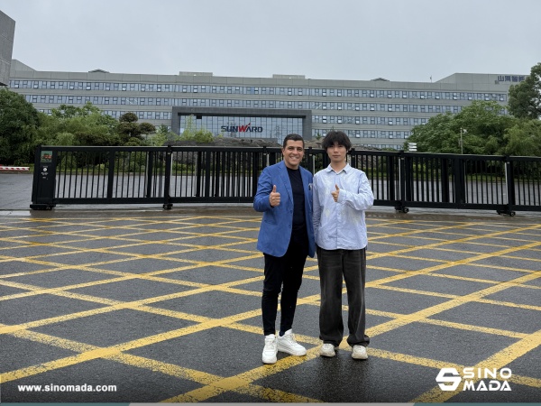 Italy Customer Visited SUNWARD and SANY Factory