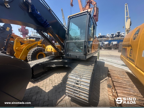 Algeria - 1 Unit HYUNDAI HX220VL Excavator
