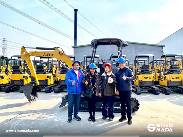 Thailand Customers Visited XCMG Factory