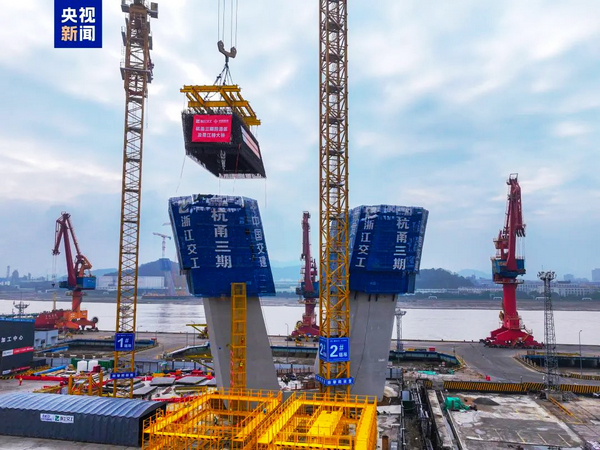 XCMG's Super-Large Tower Helps Build a World-Class Bridge Project!