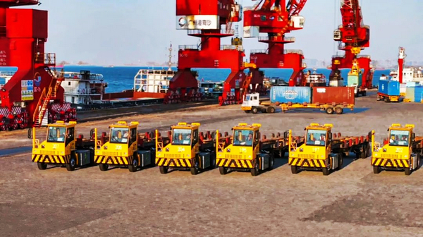 Go All Out! XCMG Pure Electric Port Tractors Green Guangzhou Nansha Port